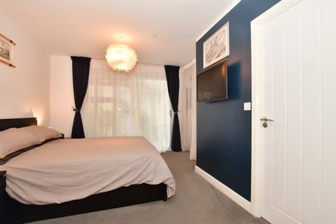 2 bedroom flat for sale - Hoffmans Road, London