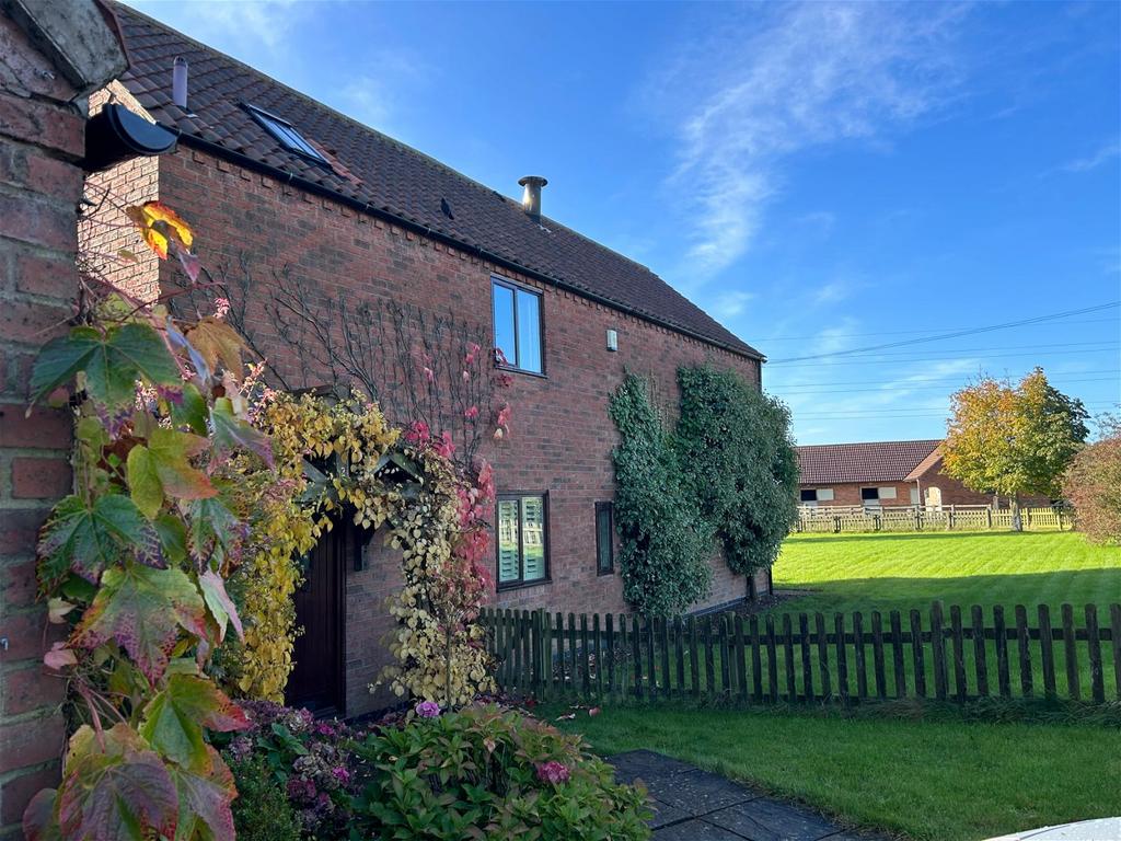 The Paddocks, Six Hills 4 bed detached house for sale £895,000