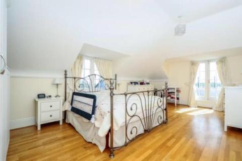 2 bedroom apartment to rent - Royal Drive,  Princess Park Manor,  N11
