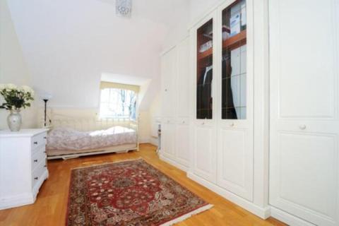 2 bedroom apartment to rent - Royal Drive,  Princess Park Manor,  N11