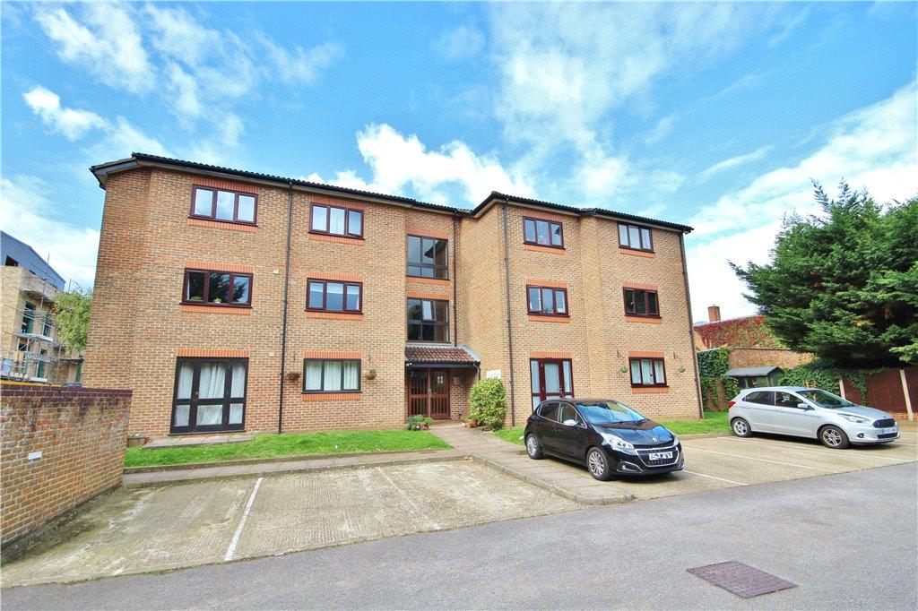 High Street, Addlestone, Surrey, KT15 1 bed apartment £950 pcm (£219 pw)