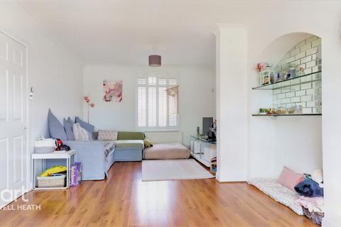 20 Walnut Tree Road, Dagenham, RM8 3JB
