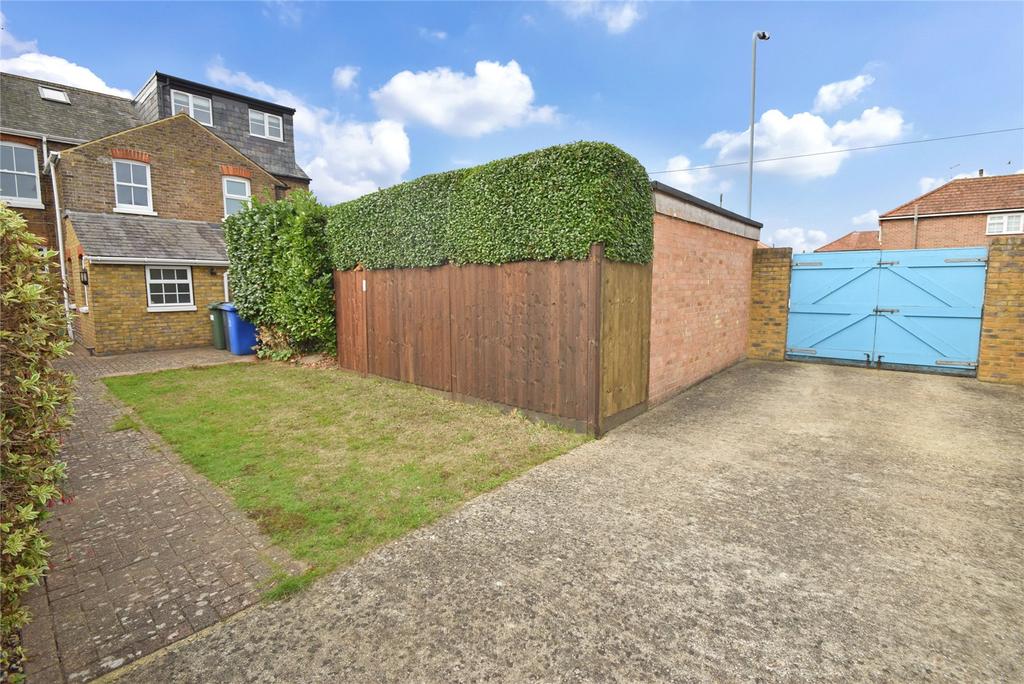 Victoria Road, Eton Wick, Berkshire, SL4 3 bed terraced house £395,950