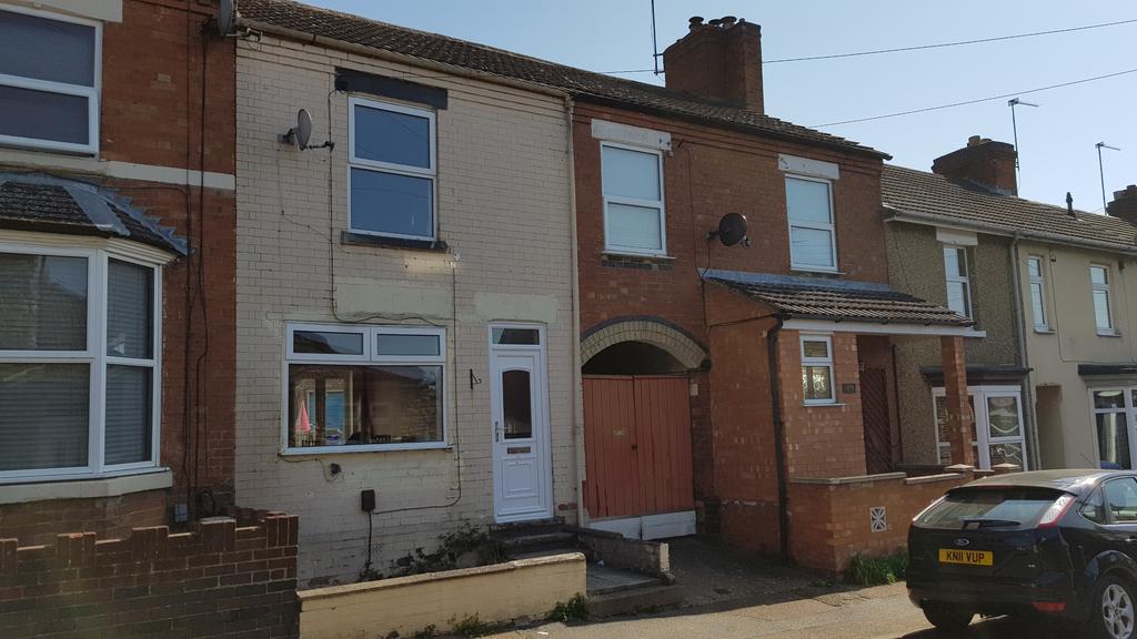 Park Road, Rushden NN10 3 bed terraced house £850 pcm (£196 pw)