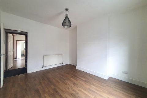 3 bedroom terraced house to rent, Rosetta Road, NG7