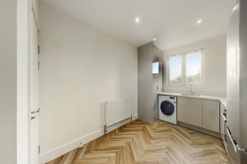 Studio to rent, Northfield Avenue, London, W13