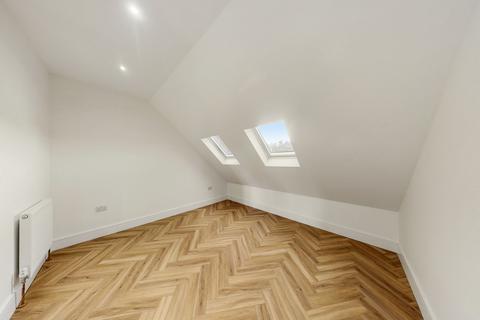 Studio to rent, Northfield Avenue, London, W13