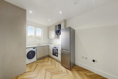 Studio to rent, Northfield Avenue, London, W13