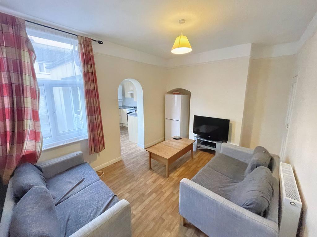 Longstone Road, Eastbourne BN21 3 bed terraced house £1,200 pcm (£277 pw)