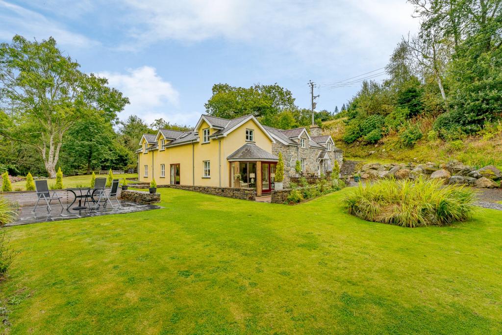 Dolgellau, Gwynedd 4 bed detached house for sale £600,000