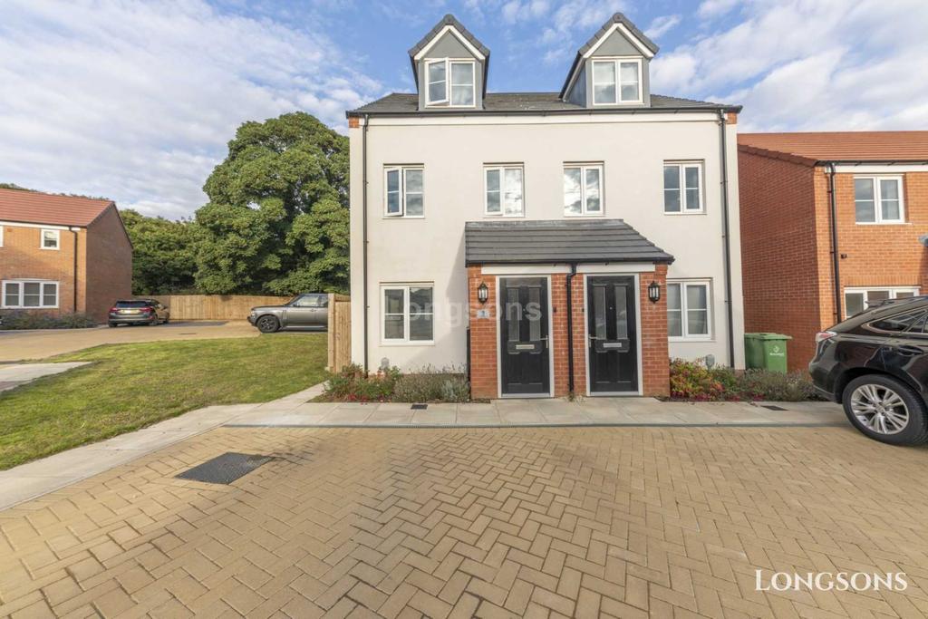 Phantom Close, Swaffham 3 bed semidetached house £264,000