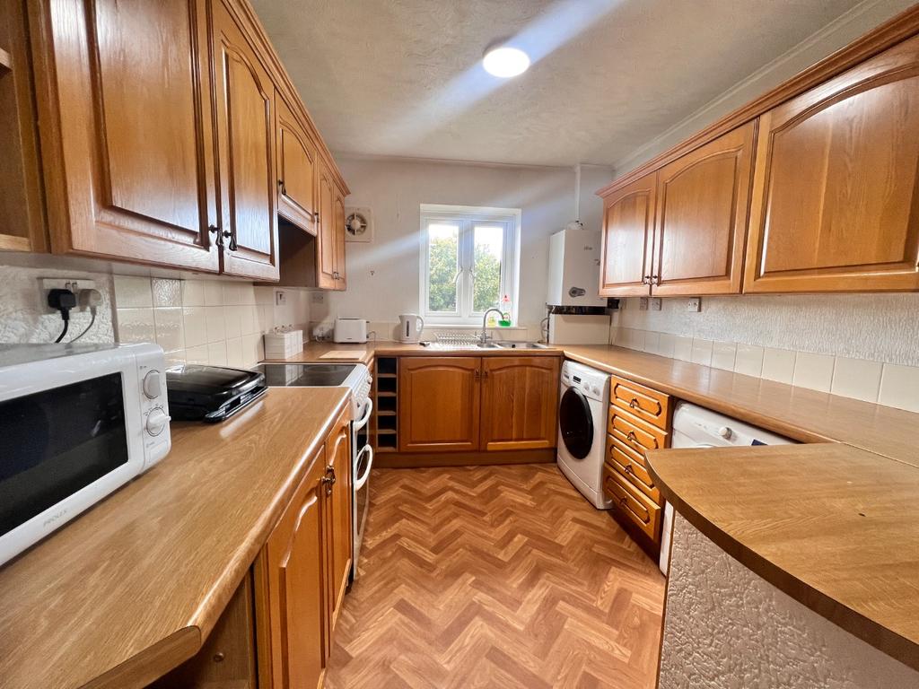 Shore Road, Ainsdale, Southport, Merseyside, PR8 2 bed apartment £750