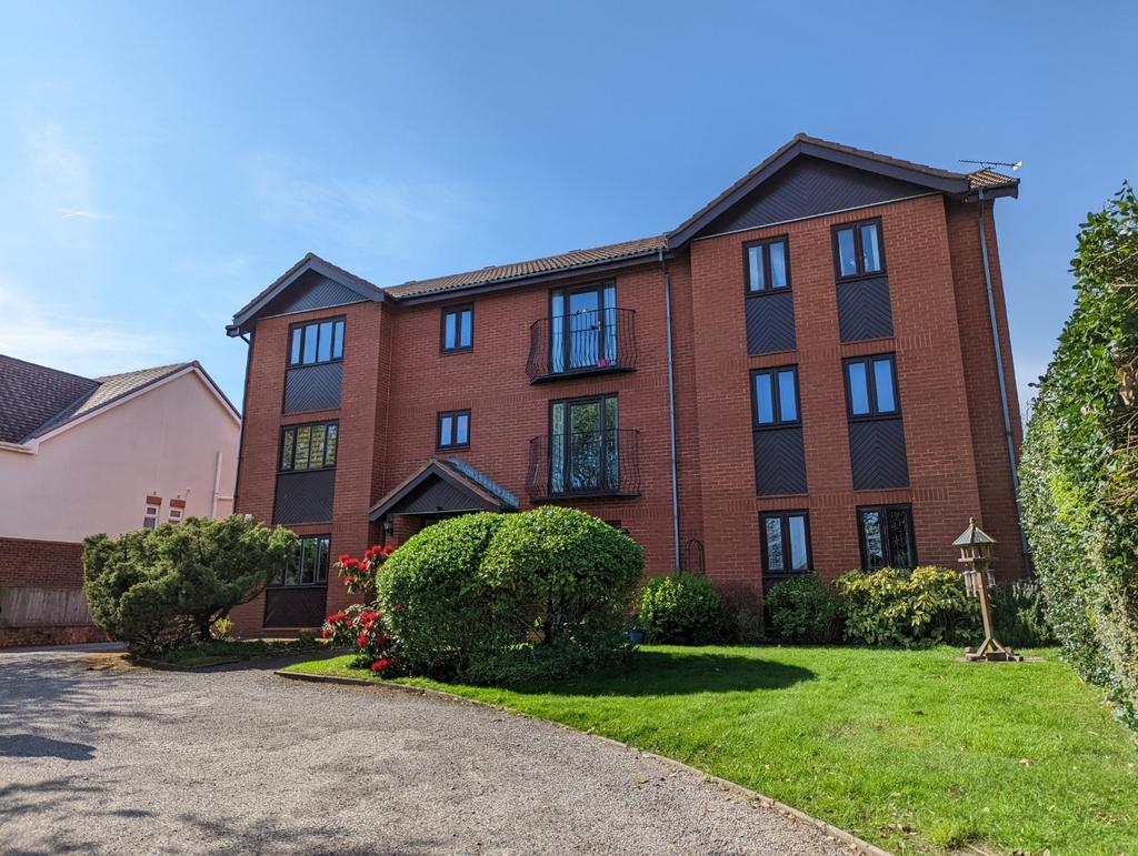 Shore Road, Ainsdale, Southport, Merseyside, PR8 2 bed apartment £750