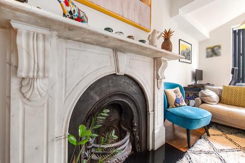 23b Aubert Road, London, N5 1TX