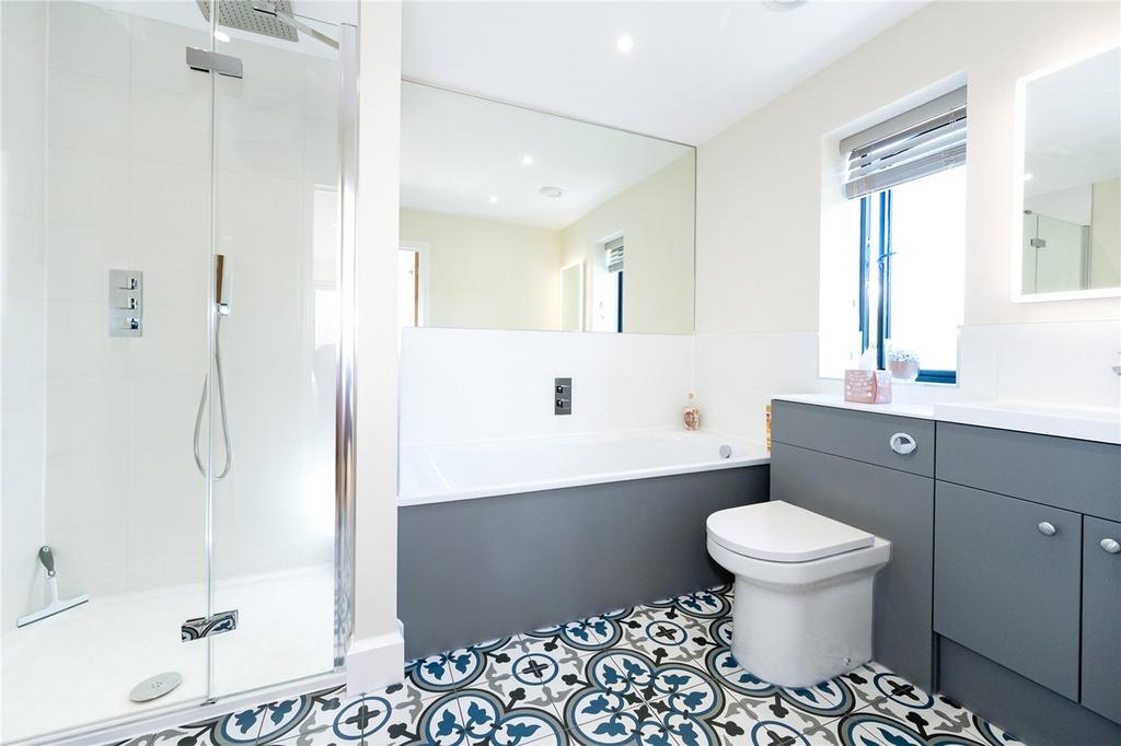 Bath/Shower Room