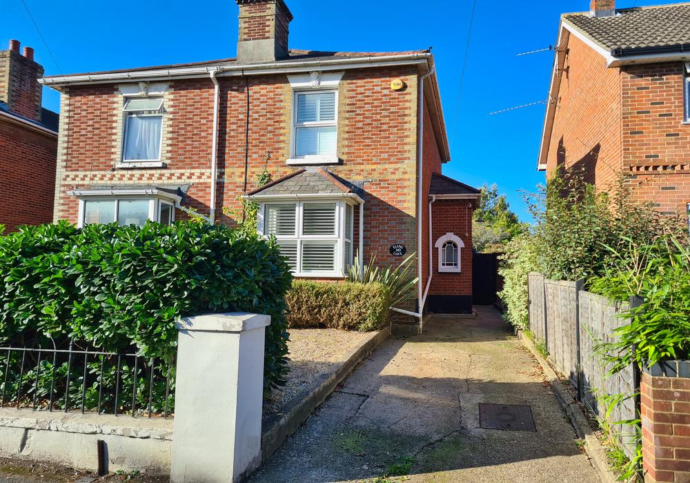 Eling Lane, Totton SO40 2 bed semidetached house £325,000