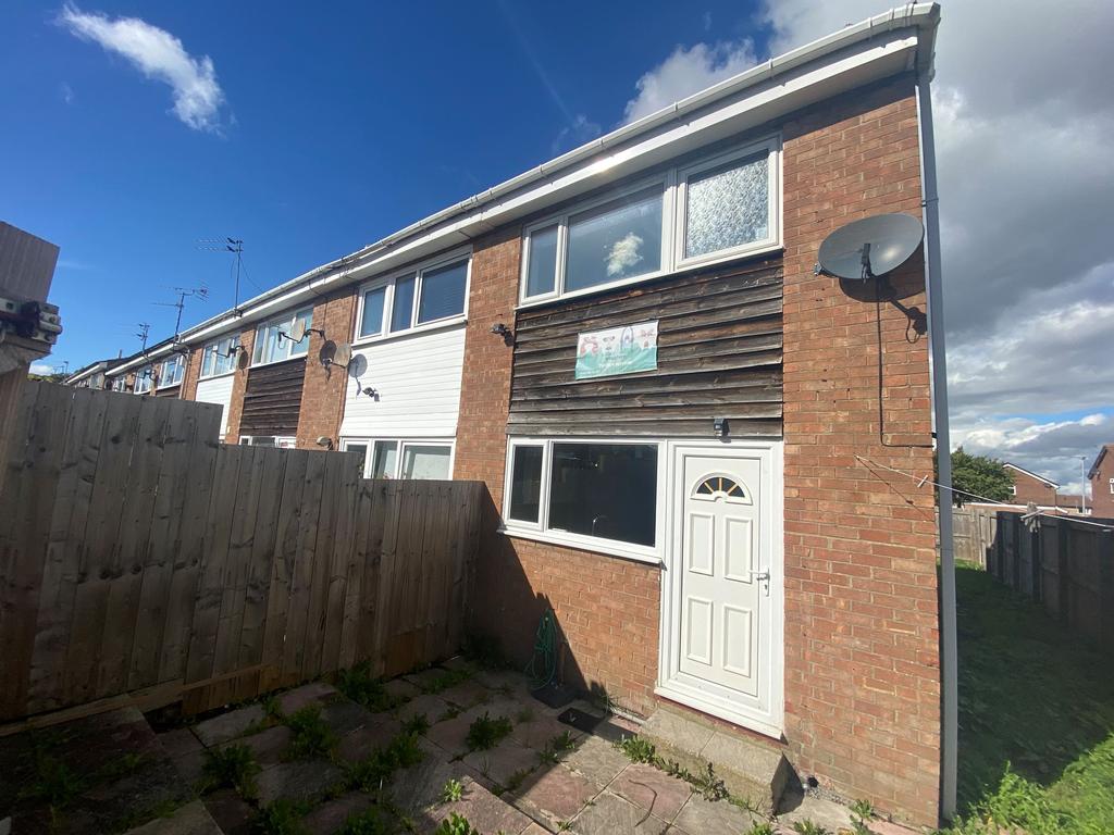 Balmoral Close, Bedlington, Northumberland, NE22 5YD 2 bed terraced