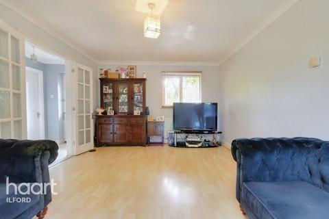 30 Wisteria Close, Ilford, IG1 2BH