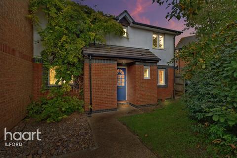 30 Wisteria Close, Ilford, IG1 2BH