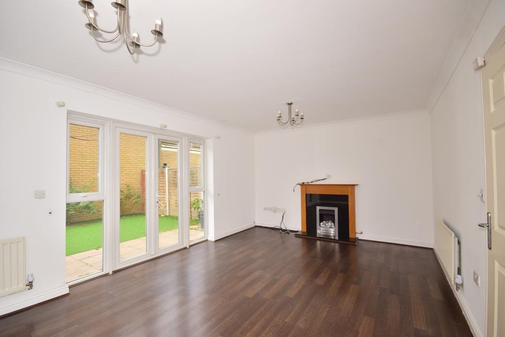 Lightermans Way Greenhithe DA9 3 bed terraced house £1,650 pcm (£381 pw)