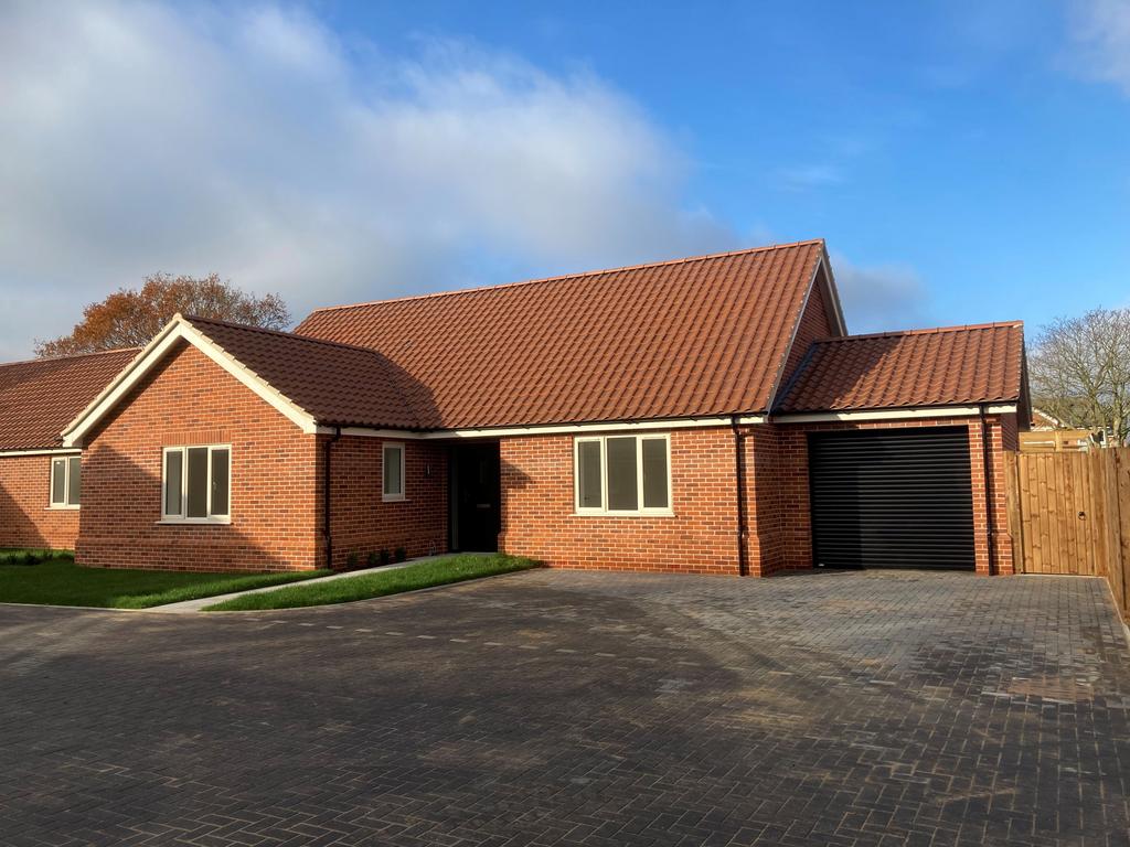 Strickland Close, Washbrook IP8 2 bed detached bungalow - £475,000