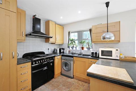 3 bedroom terraced house for sale - Pinders Square, Wakefield, West Yorkshire, WF1