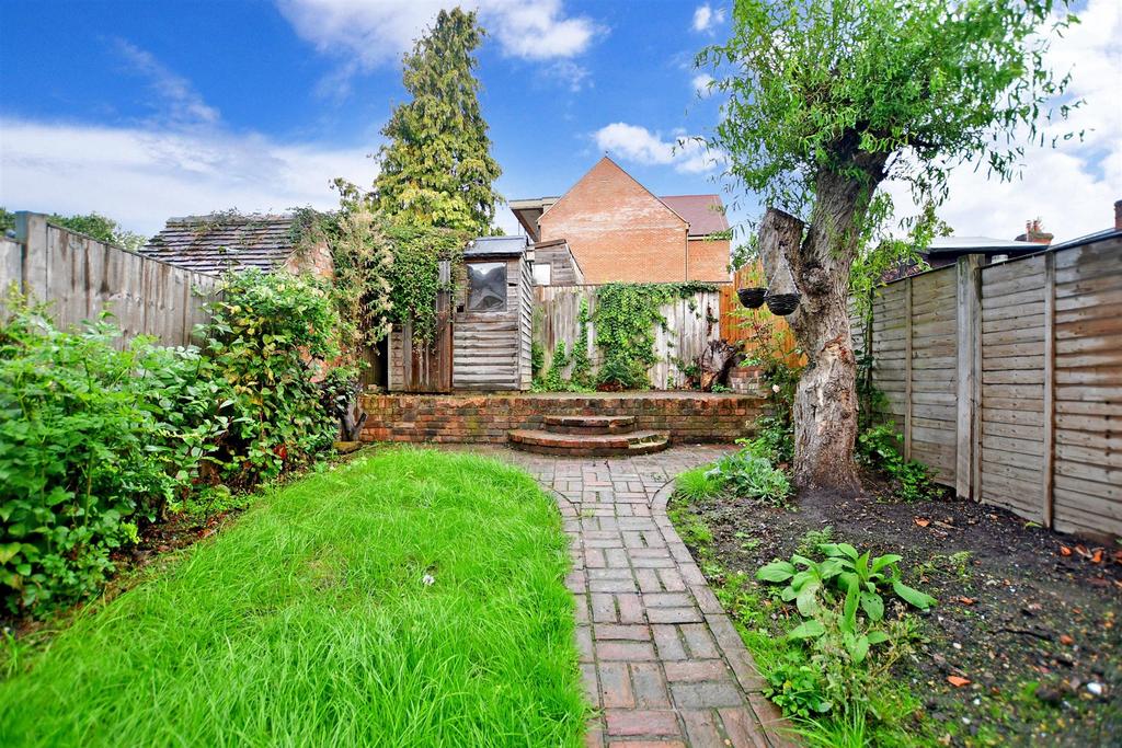 Golden Square, Tenterden, Kent 3 bed terraced house £325,000