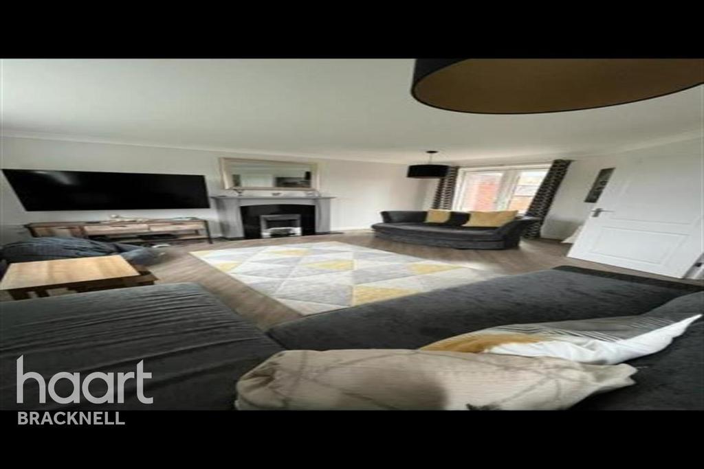 Park, RG12 3 bed terraced house £4,041 pcm (£933 pw)