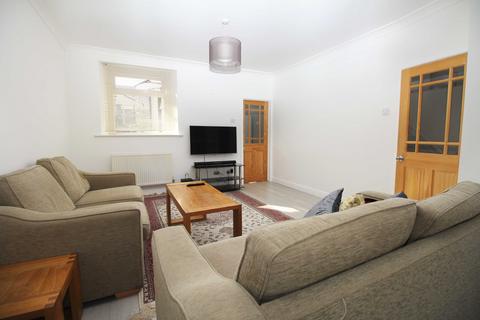 3 bedroom terraced house to rent, Bridgend Road, Llanharan CF72 9RA