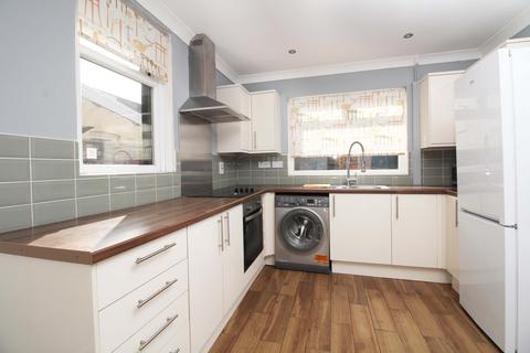 3 bedroom terraced house to rent, Bridgend Road, Llanharan CF72 9RA