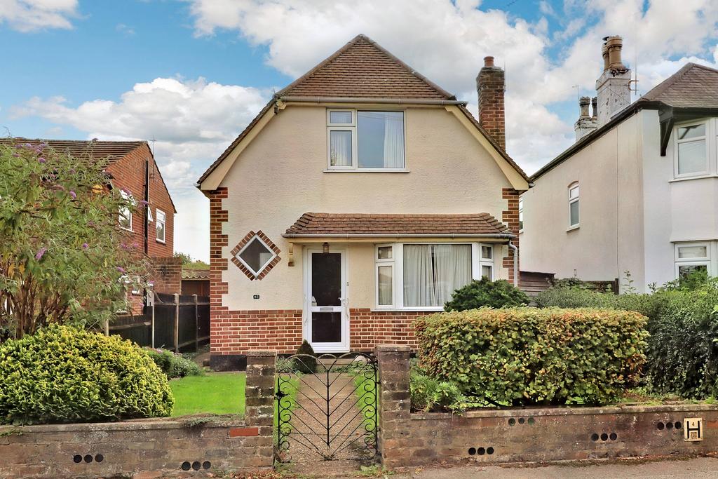 Hersham, WaltononThames KT12 2 bed detached house for sale £575,000