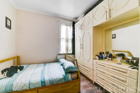 11 Holmdale Terrace, London, N15 6PH