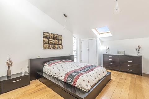 2 bedroom flat for sale - Tregothnan Road, Clapham