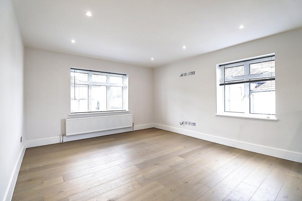 Tylney Road, Bromley, Kent, BR1 1 bed flat £1,250 pcm (£288 pw)