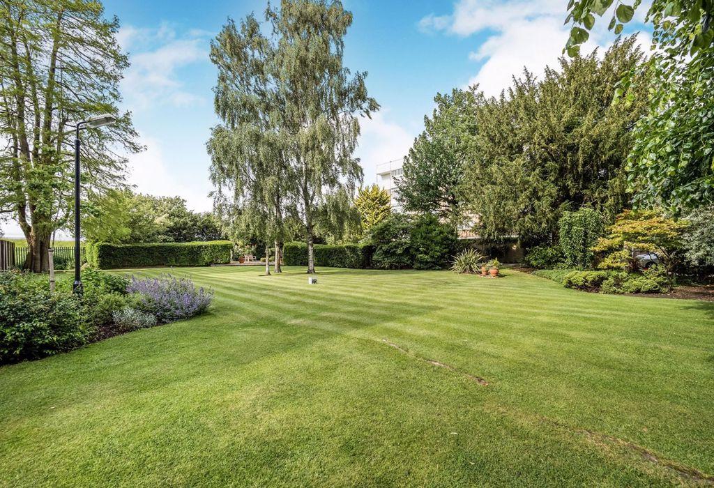 The Bowls, Chigwell, Essex 3 bed apartment for sale £450,000