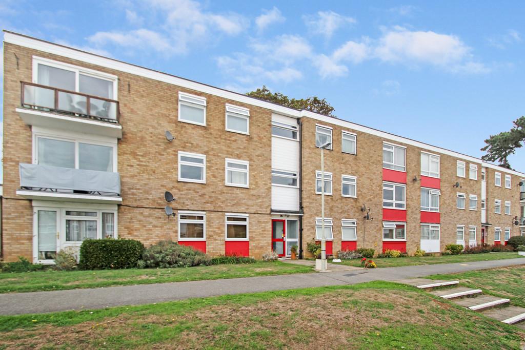 Courtlands, Patching Hall Lane, Chelmsford 2 bed apartment £1,100 pcm