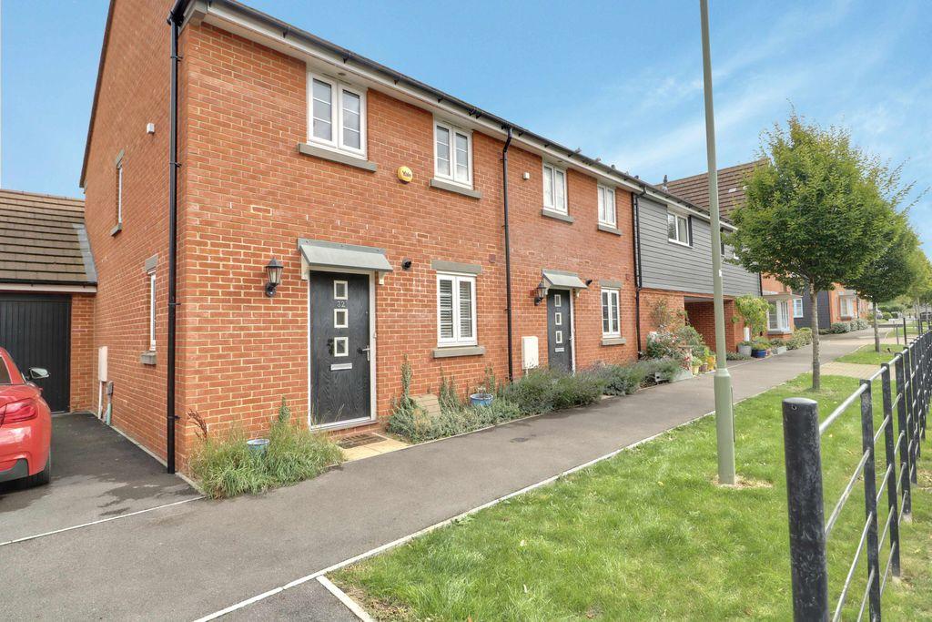 Hutchins Way, Basingstoke RG24 9UN 3 bed semidetached house £350,000