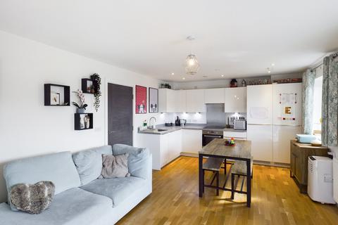 2 bedroom apartment for sale - Burnell Court, Kennett Lane, Chertsey, Surrey, KT16