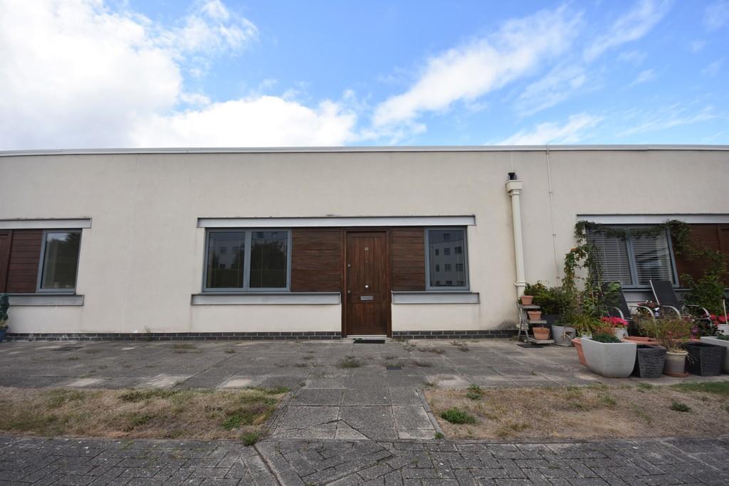 32 Courtlands, Hayes Road, Sully... 1 bed ground floor flat £145,000