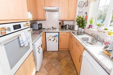 2 bedroom flat for sale - Foxley Lane, Purley