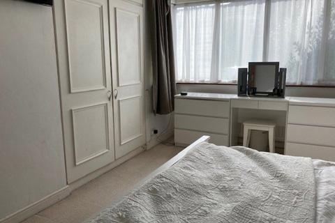 49a Ross Road, Wallington, SM6 8QP