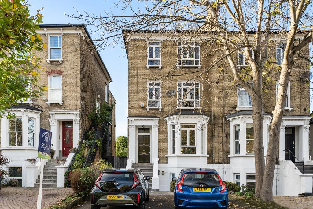 Grosvenor Road, Wanstead 1 bed apartment for sale £415,000