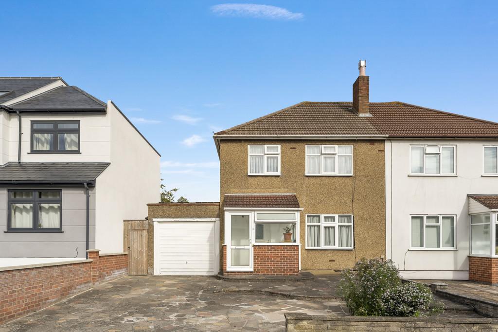 Charnwood Drive, South Woodford 3 bed semidetached house for sale £
