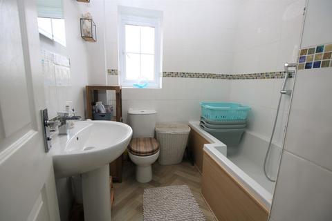 14 Broadfield, High Roding, Dunmow, CM6 1NY