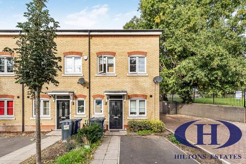 3 bedroom end of terrace house for sale, Ealing Road, Northolt