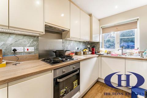 3 bedroom end of terrace house for sale, Ealing Road, Northolt