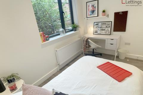 1 bedroom in a house share to rent, Derby Road, Canning Circus