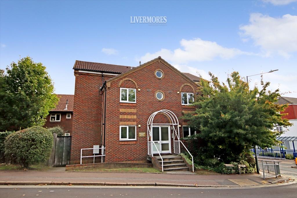 Highfield Road, Dartford, Kent 1 bed flat £875 pcm (£202 pw)