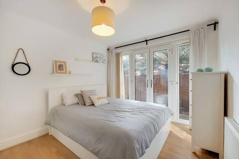 2 bedroom flat for sale - Tower Mews, Walthamstow, London, E17