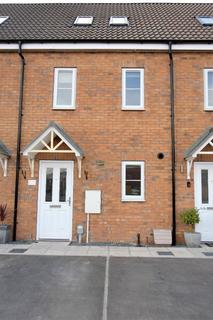 3 bedroom terraced house to rent, Grosvenor Road, Kingswood, Hull, HU7